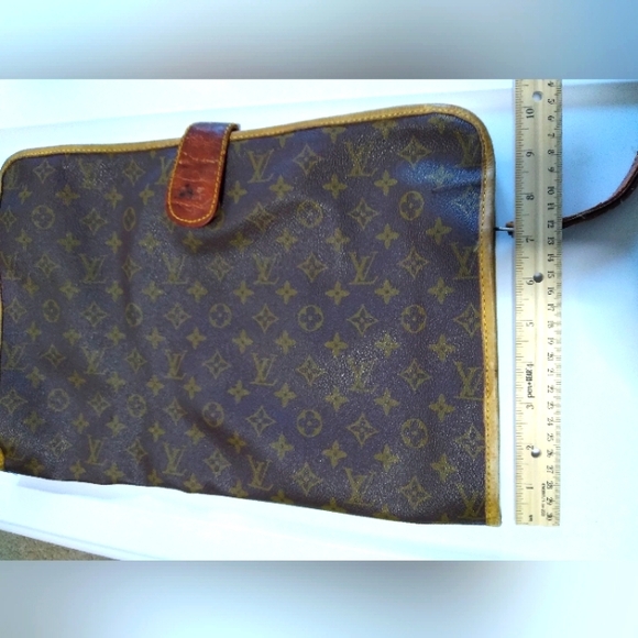 Louis Vuitton Handbags - Louis Vuitton Vintage document holder.